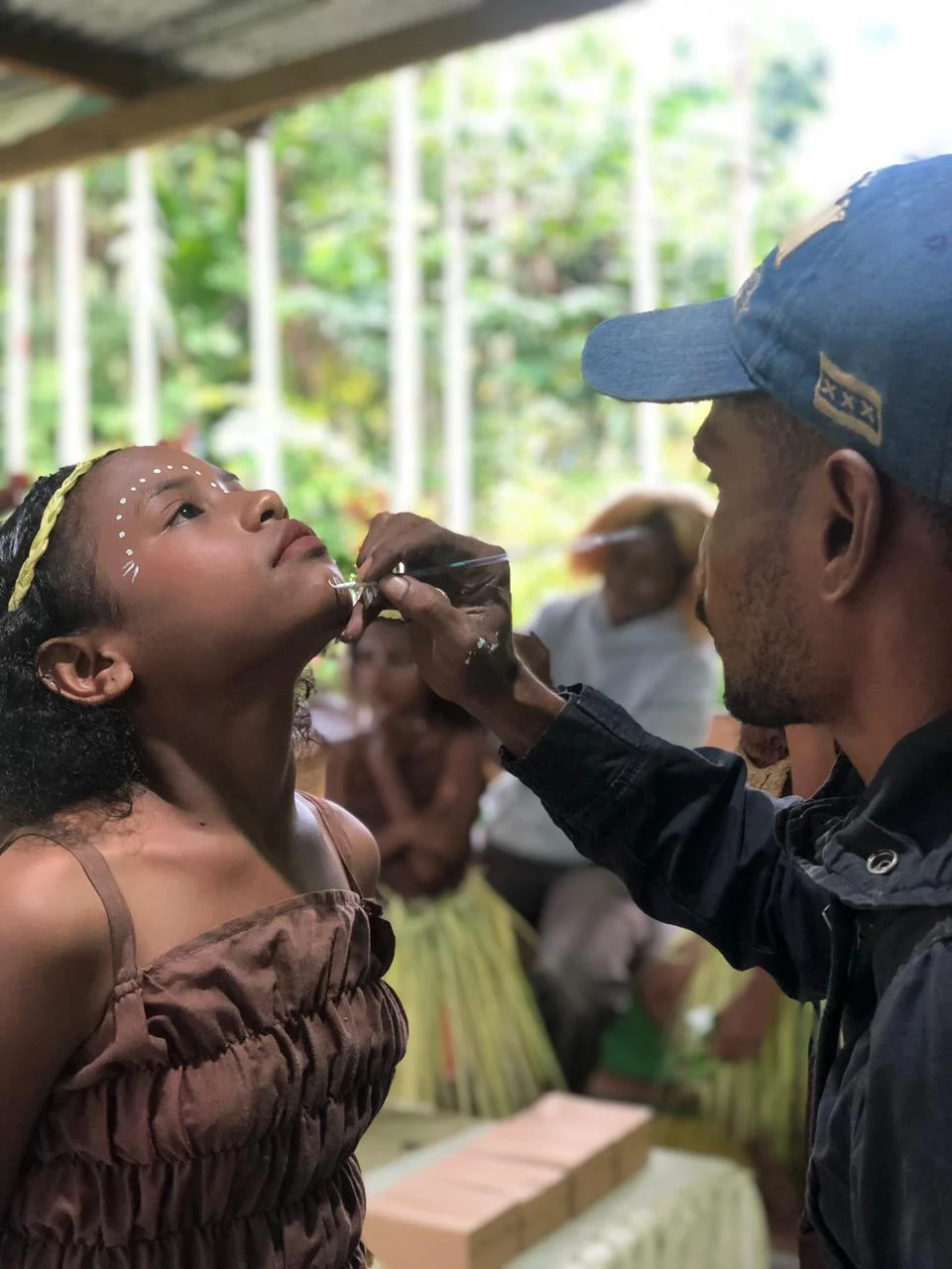 Face Painting untuk pendukung perfomance (Foto: Dokumentasi Penulis)